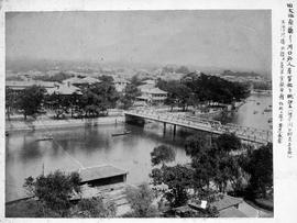 旧大阪府廰より川口外人居留地を眺望（現今川口町及本田町）木津川橋西詰は英米宣教師館・松林の端が端建蔵橋